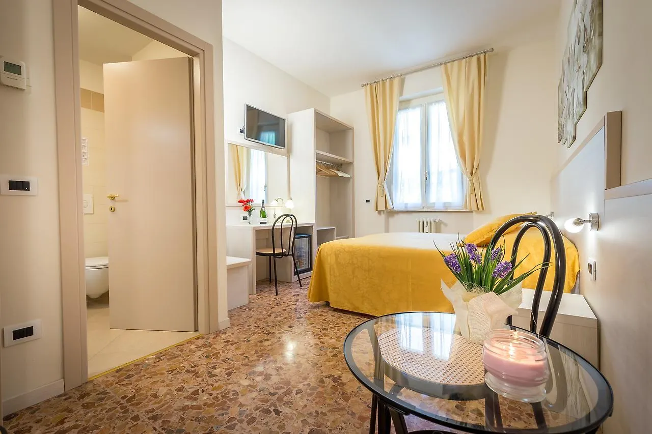 B&B Dolce Luna Florence Bed & Breakfast